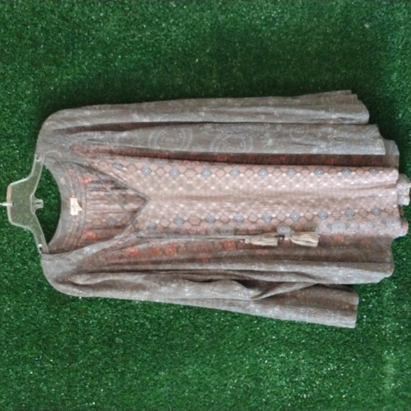 Women's Green Paisley Top - Picture 3 of 3